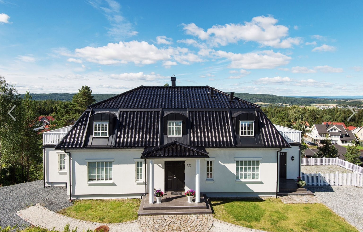 Entré och husvy